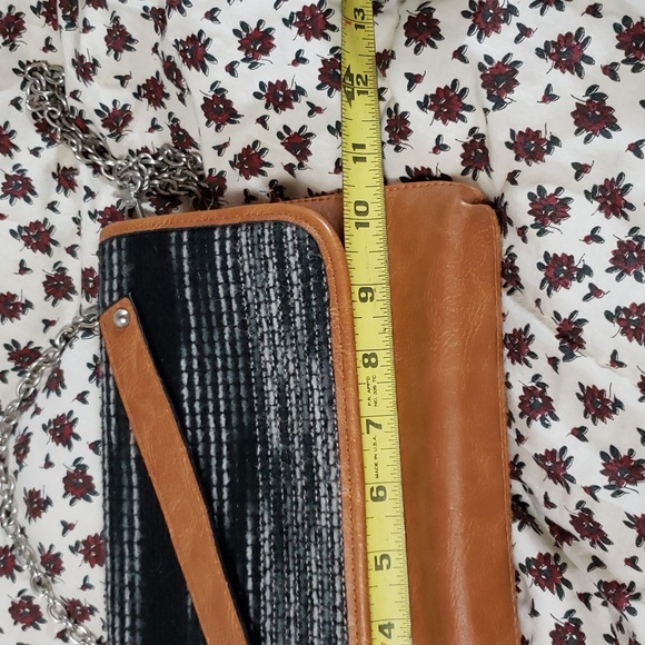 Versona Crossbody handbag - Picture 2 of 8